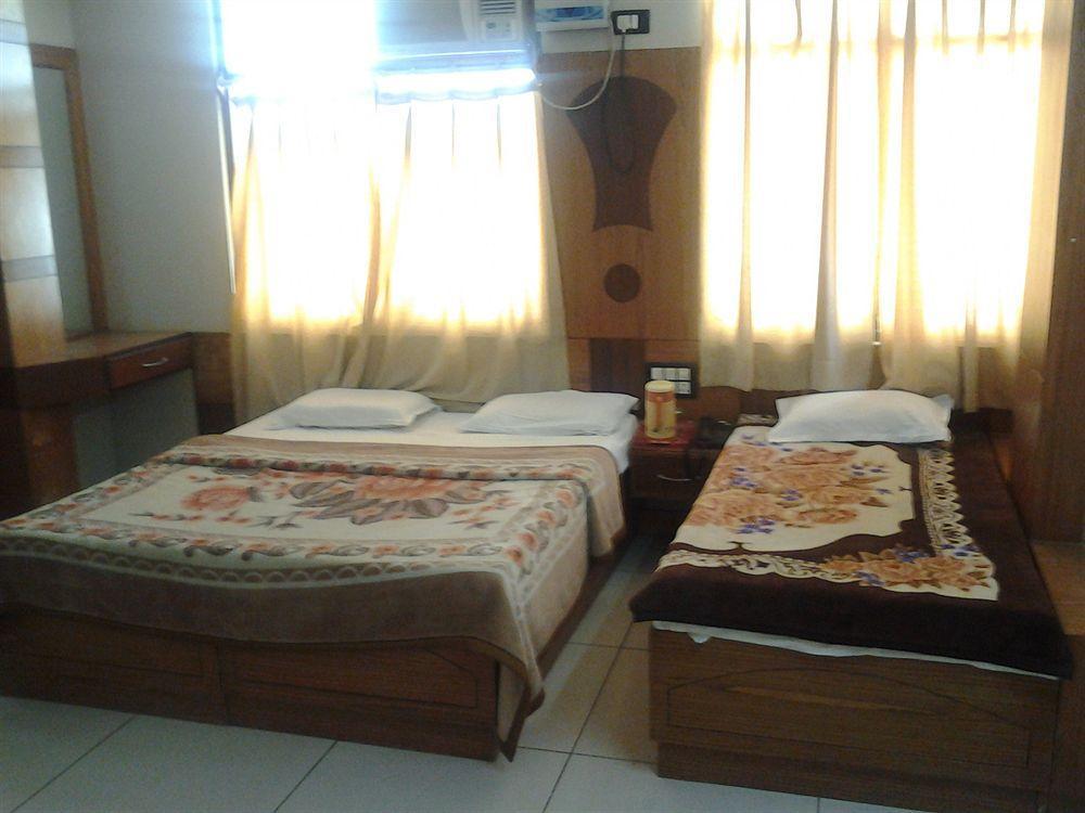 Fabexpress Alpine Hotel Agra  Exterior photo