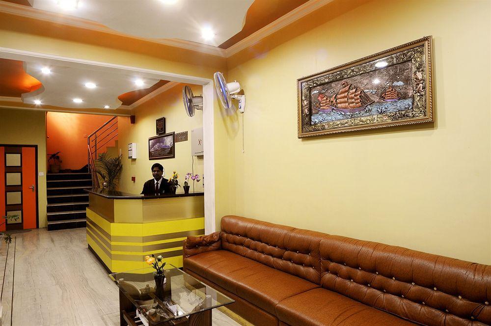 Fabexpress Alpine Hotel Agra  Exterior photo