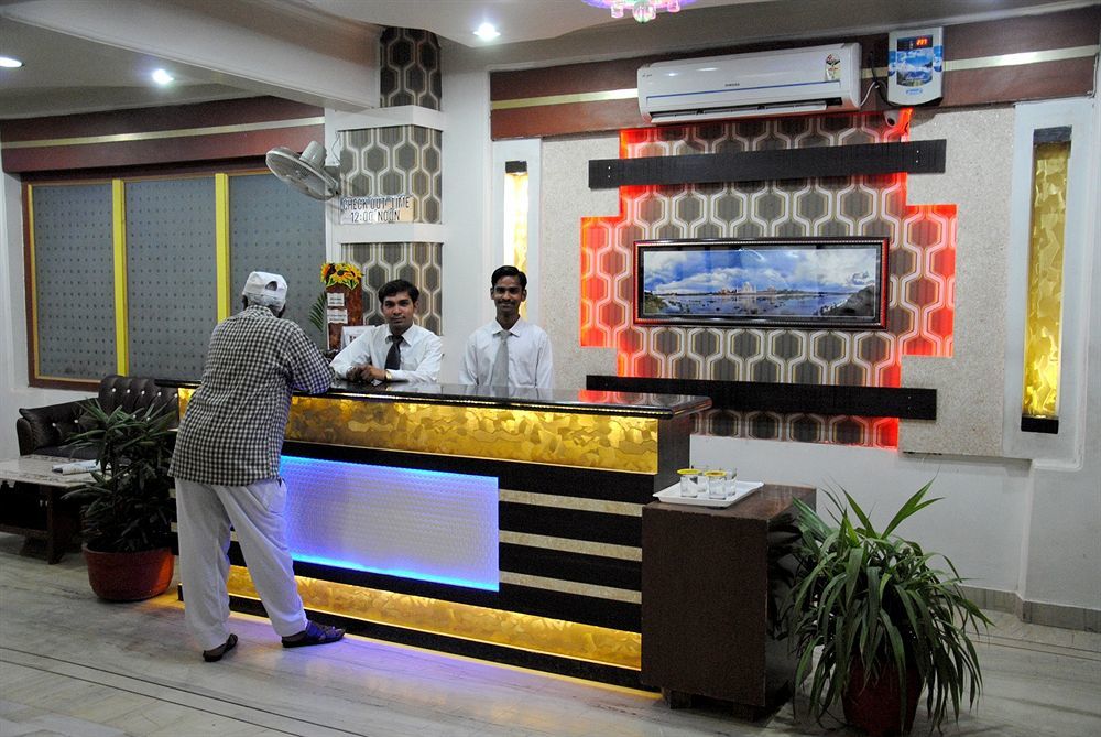 Fabexpress Alpine Hotel Agra  Exterior photo